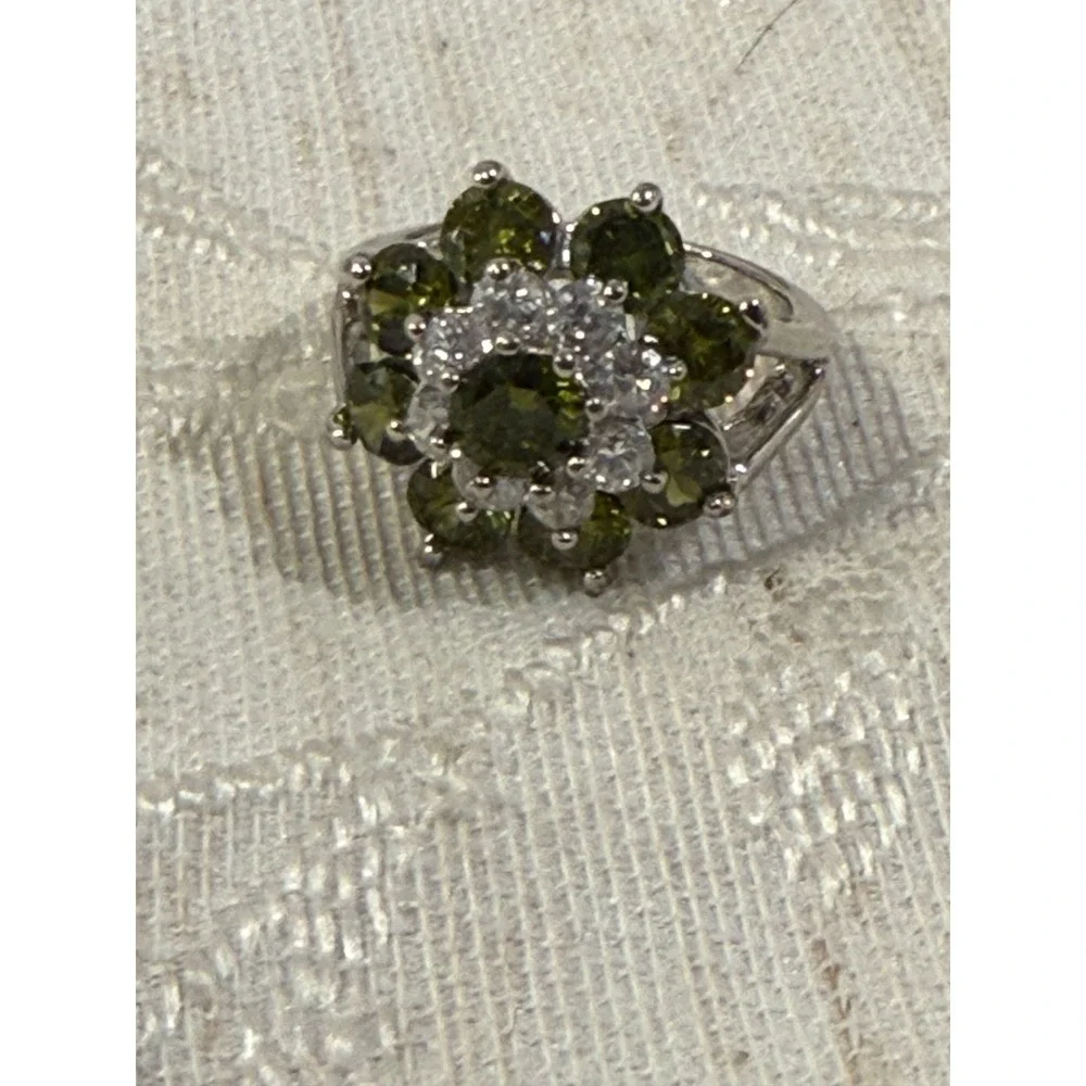 Vintage White Gold Tone Tiered Green Clear Flower Cluster Ring Size 8 SEE NOTE